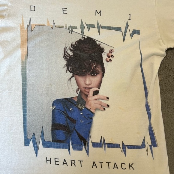 Demi Lovato Heart Attack Tee Size Small - Picture 2 of 8